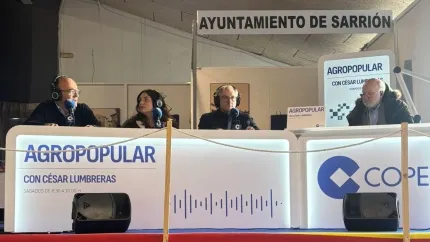 César Lumbreras con la alcaldesa de Sarrión, el presidente de la Diputación y Cebollada, presidente de Asaja