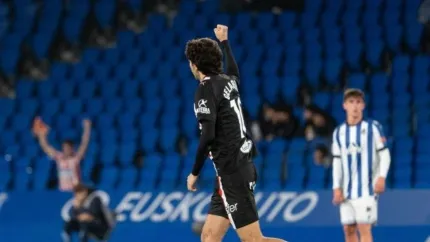 Gelabert celebra el gol del triunfo del Sporting contra la Real Sociedad B