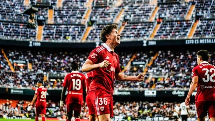 Oso celebra el gol en propia puerta de Tárrega