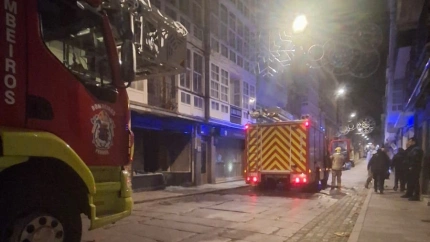 Los bomberos de Ferrol en la zona del incidente