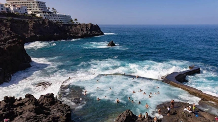 La piscina natural de Isla Cangrejo, con oleaje