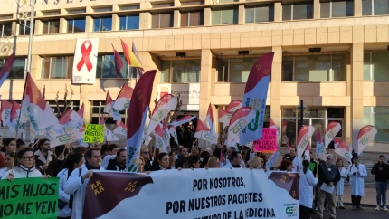 Protesta frente a la Consejería de Sanidad