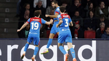 Hancko celebra su gol en el PSV - Atlético de Madrid