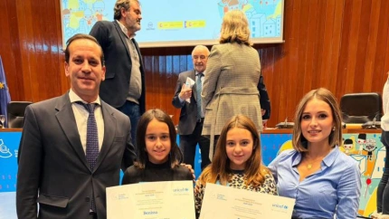 Representantes del Ayuntamiento de Benissa y del Consell Local d’Infància i Adolescència reciben en Madrid el reconocimiento de UNICEF como Ciudad Amiga de la Infancia