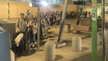 Colas en el aeropuerto Tenerife Sur