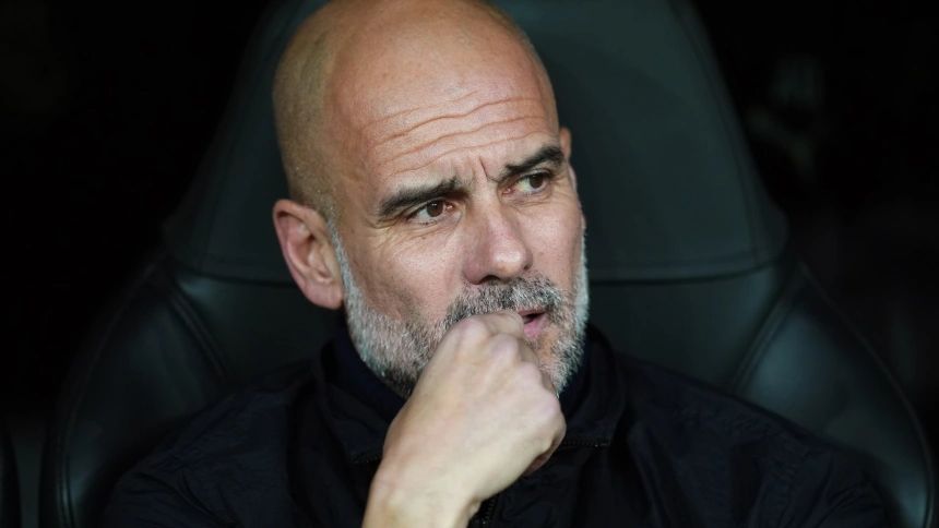 El entrenador del Manchester City, Pep Guardiola, fotografiado durante el partido de fútbol de la UEFA Champions League entre el Real Madrid y el Manchester City en el Estadio Bernabéu.
