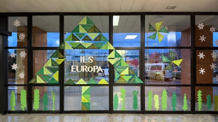 Decoración de Navidad en la entrada principal al Hospital El Bierzo 2025 (1)