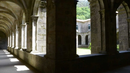 Imagen de recurso del claustro del Monasterio de Santa María de Armenteira