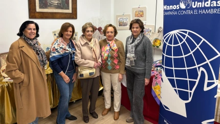 Varias socias de Manos Unidas en el local donde está abierto el mercadillo hasta el próximo sábado