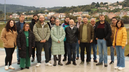 Integrantes del BNG en las proximidades del puente de piedra