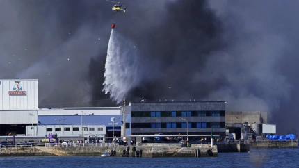 Incendio en la nave de Jealsa en Boiro