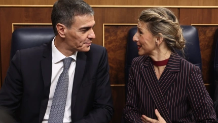 El presidente del Gobierno, Pedro Sánchez, y la vicepresidenta segunda y ministra e Trabajo y Economía Social, Yolanda Díaz