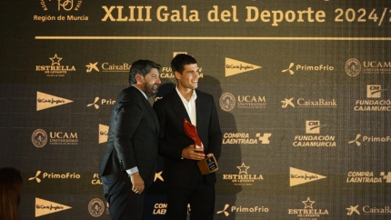 Carlos Alcaraz recoge el premio como mejor deportista de la Región