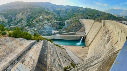 Almuñécar planta cara al Gobierno por el sobrecoste de Rules y se niega a que lo paguen los agricultores