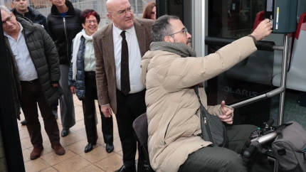 Los autobuses de Valladolid incorporan desde este lunes una segunda máquina para validar billetes y así ayudar a las para personas con movilidad reducida