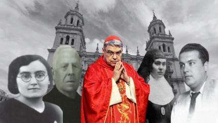 El cardenal juntoa algunos de los 124 mártires beatificados