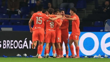 Los jugadores de la Real Sociedad B celebran uno de los goles contra el Deportivo