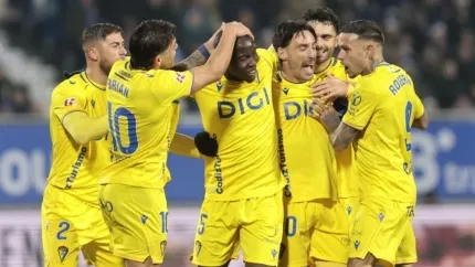 Los jugadores del Cádiz celebran el gol del triunfo contra el Zaragoza