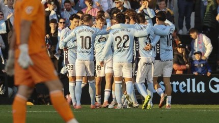 Los jugadores del Celta celebran uno de los goles ante el Athletic