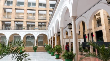 Patio interior de la Facultad de Bellas Artes de la Universidad de Sevilla