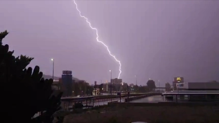 Caída de un rayo durante la tormenta en el entorno de la rambla de Las Culebras de Águilas