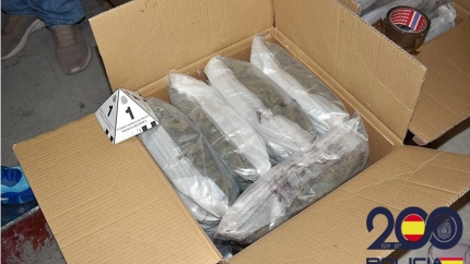 Una de las cajas incautadas por la Policía Nacional en El Prat de Llobregat (Barcelona)