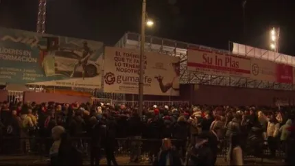 Aficionados esperando a las puertas del Pedro Escartín