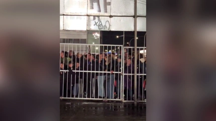 Espectadores se agolpaban en la entrada de la grada supletoria del Pedro Escartín antes del Guadalajara-Barcelona de Copa del Rey