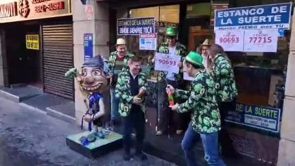 Una administración de Asturias celebra el premio de la Lotería de Navidad