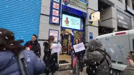 'El Pulpo de la Suerte' reparte un cuarto premio de la Lotería de Navidad en Burgos