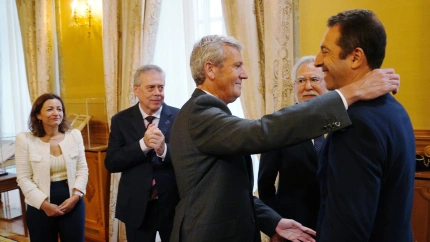 El presidente de la Xunta, Alfonso Rueda, con el ex conselleiro Alfonso Villares