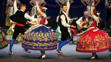 Coros y Danzas Virgen de las Huertas durante uno de sus espectaculos