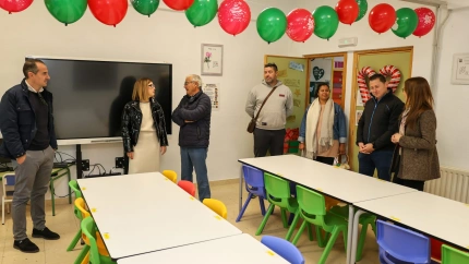 Concejales, técnicos y maestros del colegio visitan el nuevo comedor del centro