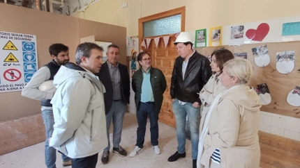 Julio Millán, destaca que el equipo de Gobierno cumple con la comunidad educativa del centro