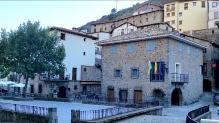 Ortigosa, un pueblo que disfruta de su bar