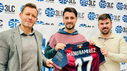 Manu Ramírez ha sido presentado como nuevo jugador del CD Extremadura