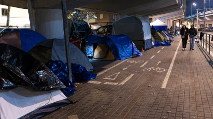 (Foto de ARCHIVO)Unos 50 desalojados del antiguo instituto B9 de Badalona pasan la Nochebuena bajo el puente de la carretera C-31, el 24 de diciembre de 2025 en (Barcelona, Cataluña, España)Lorena Sopêna / Europa Press24/12/2025