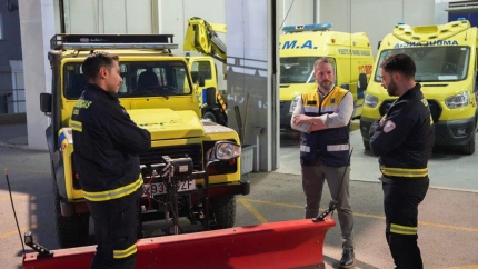 Servicios de Emergencias del 112 de Lorca, preparando el material para el dispositivo ante posibles nevadas a partir del día 4 en Lorca