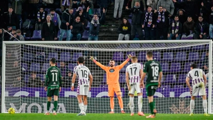 Andrés tira el penalti señalado a favor del Racing frente al Real Valladolid