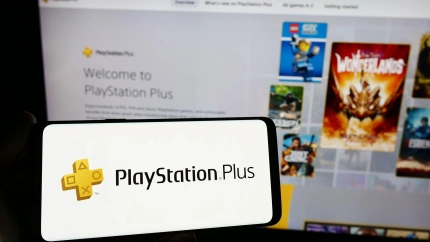 Teléfono inteligente con el logotipo de suscripción PlayStation Plus