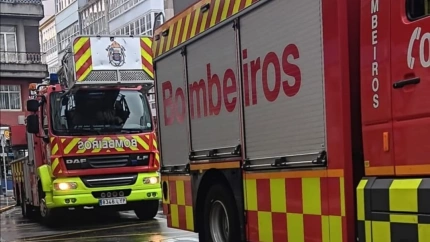 Los vehículos de los bomberos en la plaza del Callao