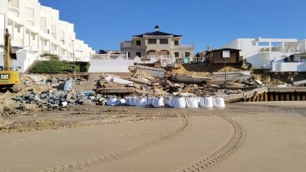 Destrozos en el paseo marítimo de Matalascañas