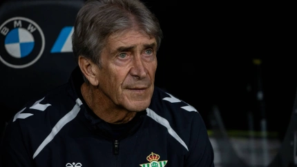 January 4, 2026, Madrid, Spain: Manuel Pellegrini, Real Betis manager seen during the EA SPORTS La Liga 2025-2026 match between Real Madrid and Real Betis at the Santiago Bernabéu Stadium. Final score: Real Madrid 5-1 Real Betis. (Credit Image: © David Canales/SOPA Images via ZUMA Press Wire)