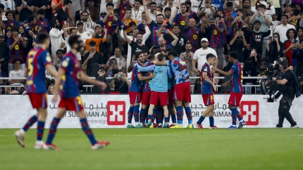 Los jugadores del Barcelona celebran el 3-2 de Raphinha contra el Real Madrid en la Supercopa de España