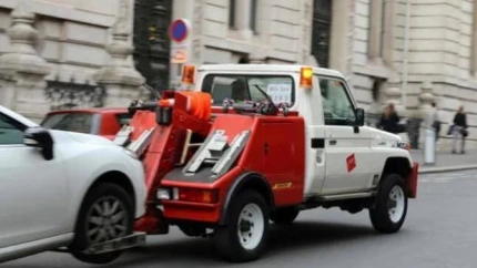 Los sindicatos policiales de Mossos d` Escuadra alertan de las grúas ilegales que llegan a los coches averiados antes que los oficiales