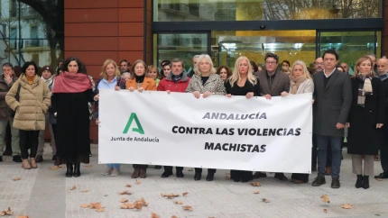 Minuto de Silencio a las puertas de la Delegación del Gobierno de la Junta en Cádiz