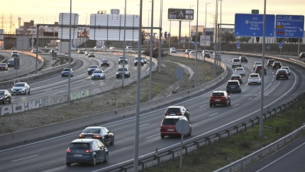 Vista del tráfico en la Nacional 2 a la altura de Alcalá de Henares (Comunidad de Madrid)