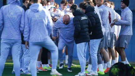 Pasillo de collejas para Manolo González en la mañana de hoy en Sant Adrià.