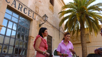 Las concejalas de Urbanismo y Desarrollo Local ante la vieja Cárcel de Lorca, en una imagen de archivo