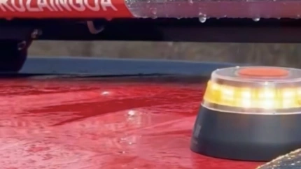 La baliza V16 sobre un vehículo de la Policía Foral